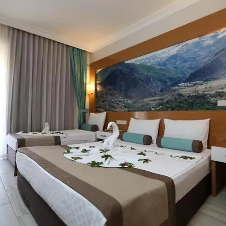 מלון Anita Dream 4*