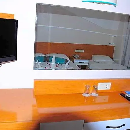 Anita Dream Kemer